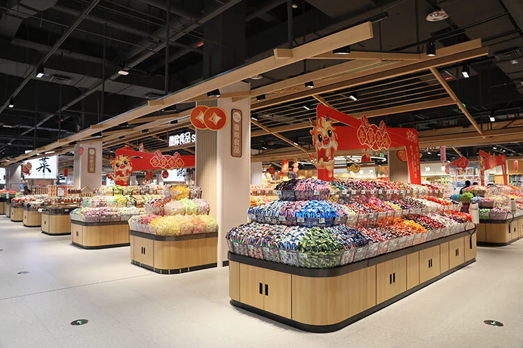 Деревянные стеллажи для демонстрации закусок в супермаркете, торговые гондольные стеллажи для розничной торговли. 1