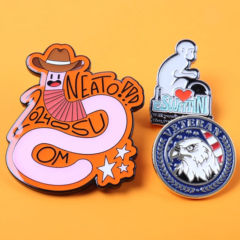 Pielāgota cieta emaljas piespraude Cute emaljas piespraudes Zivju govs mērkaķis dzīvnieks Anime atloka piespraudes ar OEM logotipu 1