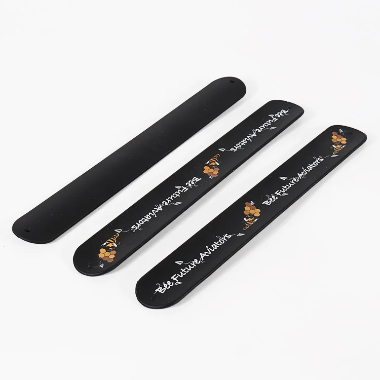 Benutzerdefiniertes Logo-Silikonkautschuk-Schnapparmband für Werbeveranstaltungen 4