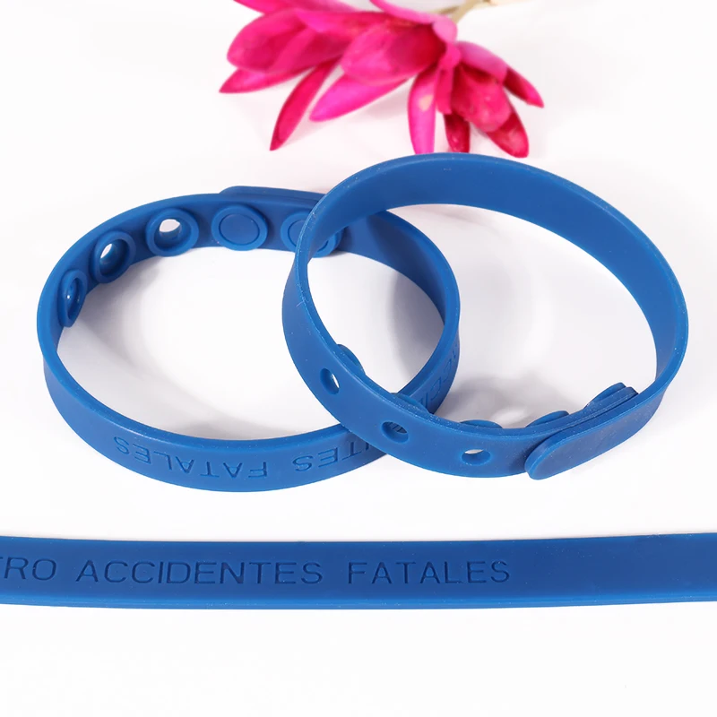 Holywish Verstelbare siliconen polsband Blauwe blanco effen kleur ingeslagen logo Gemakkelijke rubberen polsband met snelsluiting - Verstelbare siliconen polsband met ingeslagen logo 5