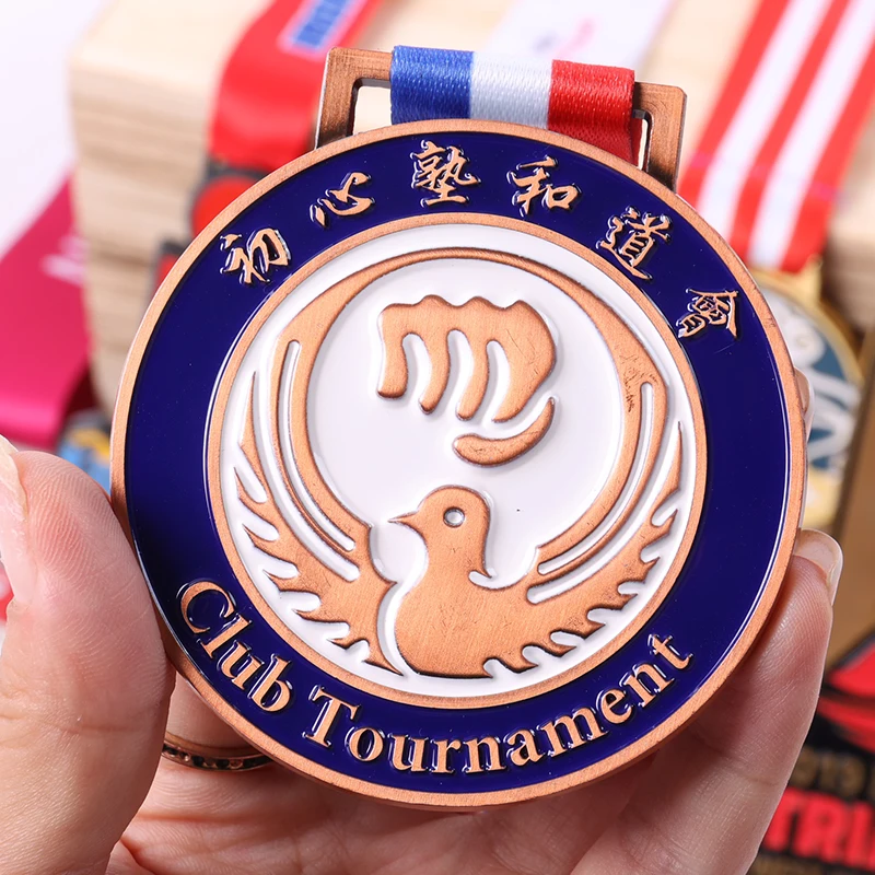 Medal za ukończenie wyścigu na 5 km z niestandardowym logo i wstążką 4