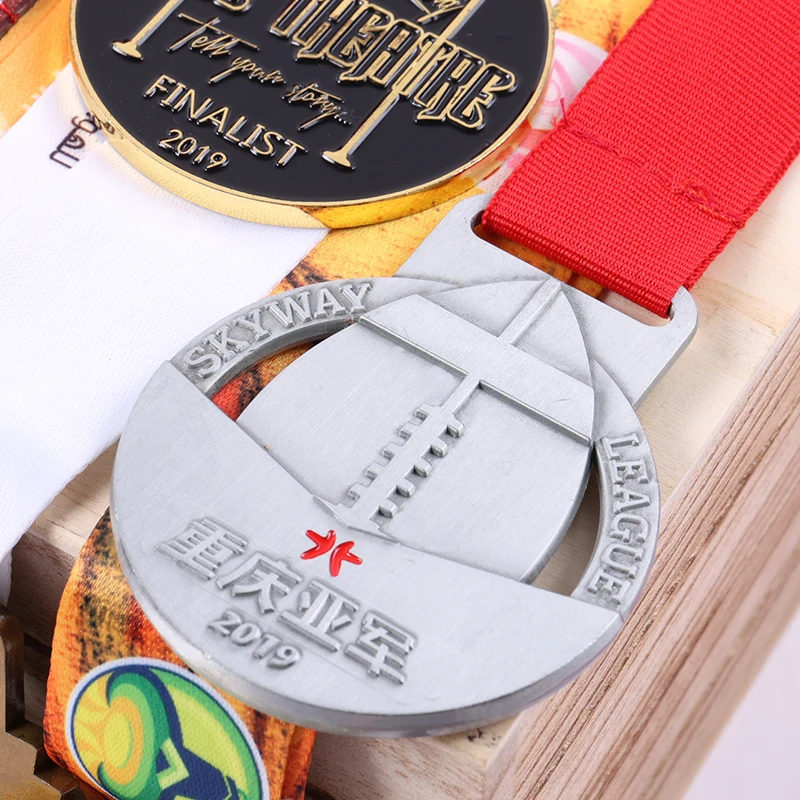 Medal za ukończenie wyścigu na 5 km z niestandardowym logo i wstążką 7