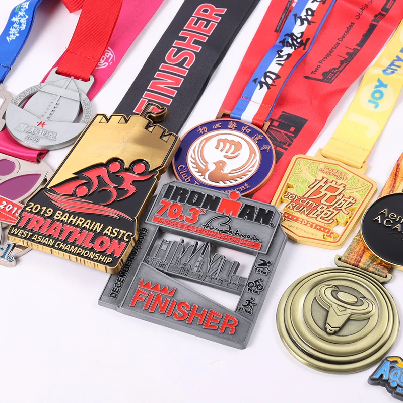 Medal za ukończenie wyścigu na 5 km z niestandardowym logo i wstążką 1