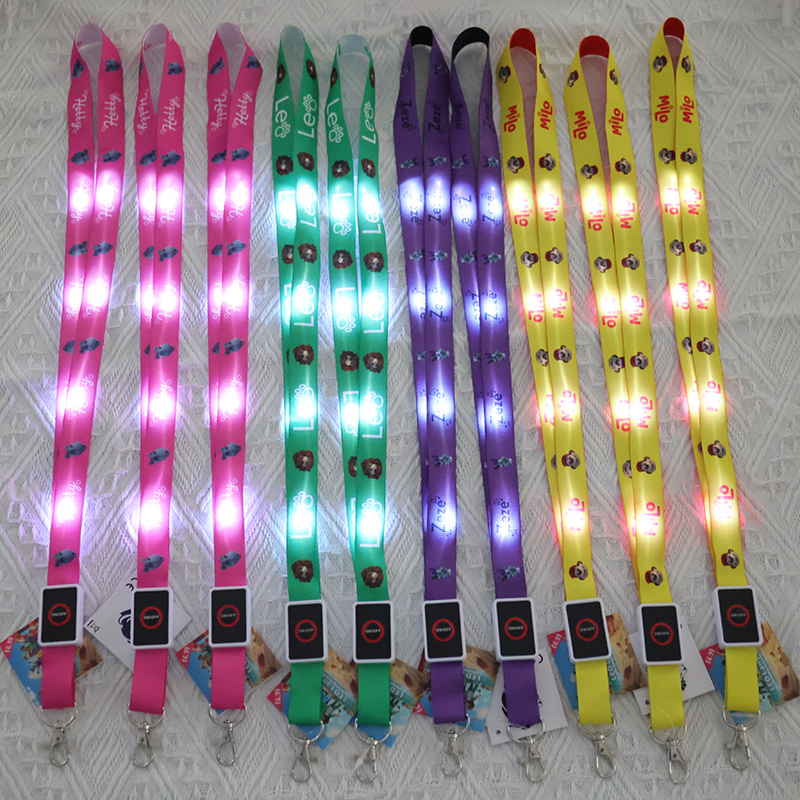 Lovecolour Factory sprzedaje promocyjne smycze LED, spersonalizowane podświetlane smycze 1