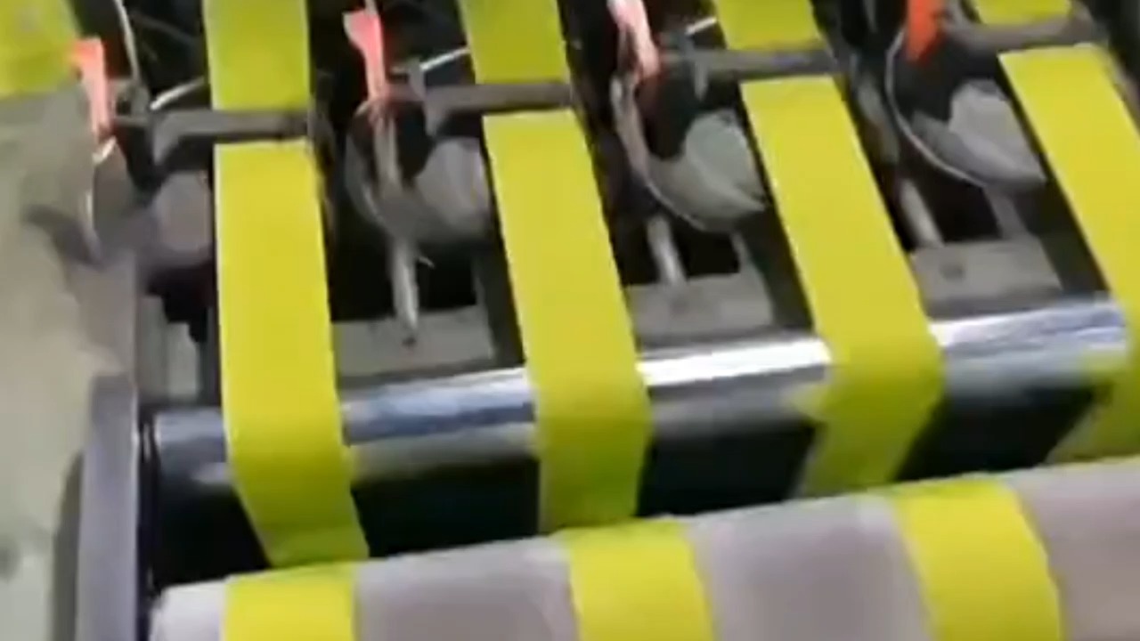 Fabrikspezifisches Polyester-Lanyard in leuchtenden Farben, kurzer Schlüsselanhänger mit Handgelenkschlaufe und Metallring 1