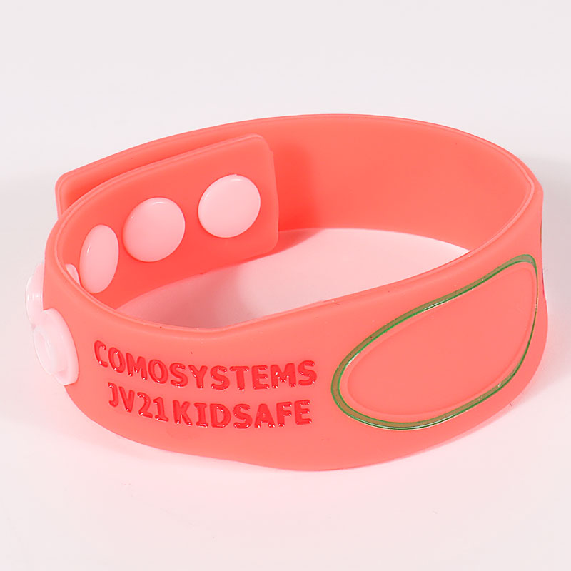Bandă de încheietură din cauciuc cu buton reglabil personalizat cu logo OEM gravat 2