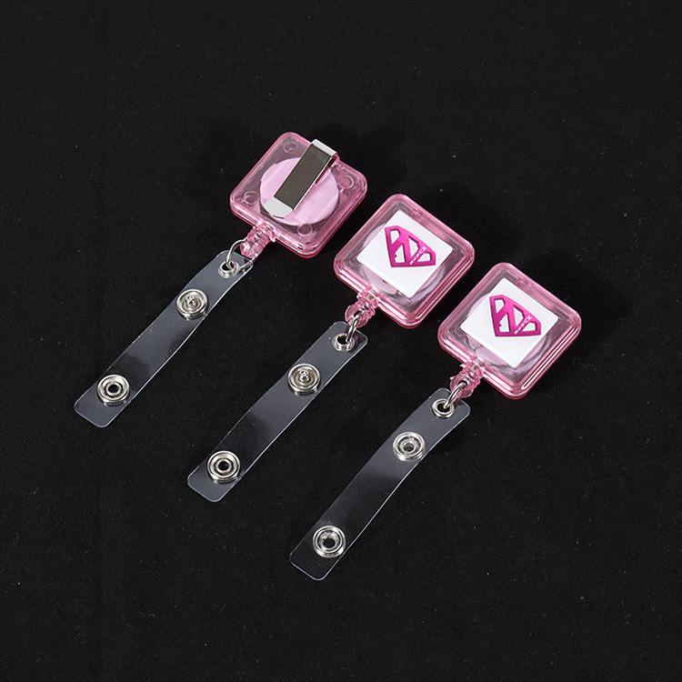 Egendefinert rosa plastklipsmerkeholder Reel Square uttrekkbar tilpasset logo 6
