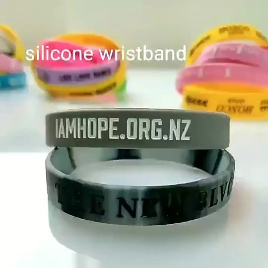 Lovecolour Factory Custom Embossed Silicone Bracelets Silicone Wristbands 1