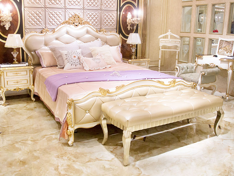 James Bond gorgeous classic king size bed for villa 2