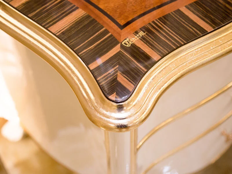 James Bond Mesita de noche clásica con diseños de oro de 14k y madera maciza JP651 (Blanco) 3
