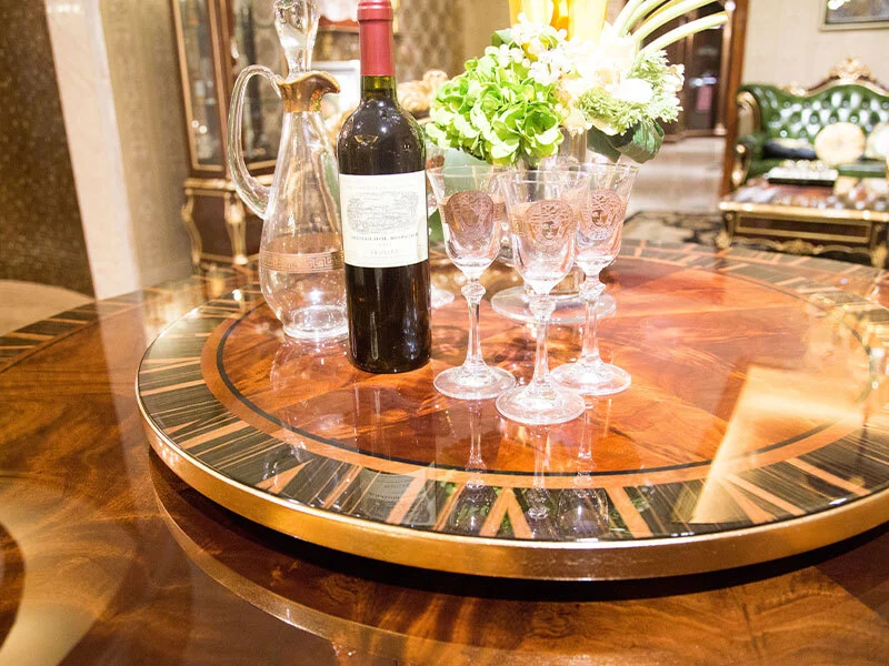 Il nuovo tavolo da pranzo di lusso imposta la fornitura di James per il ristorante 3