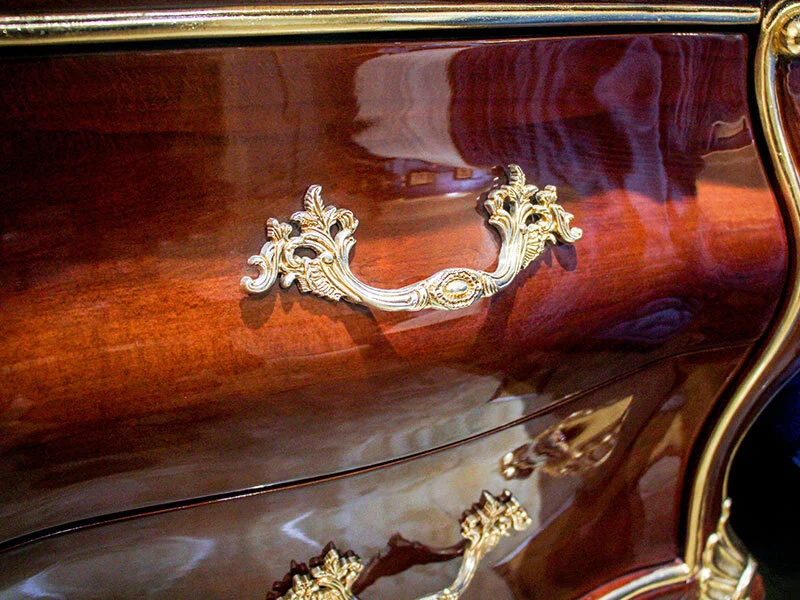James Bond Los principales fabricantes italianos contemporáneos de muebles de cuero para hoteles. 4