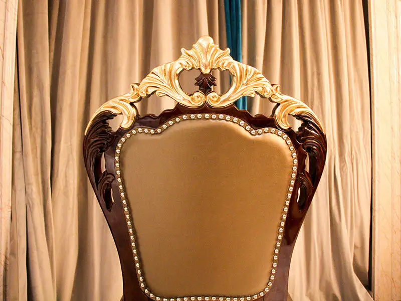 James Bond fabrica sillas de aspecto real para hotel 2