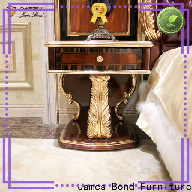 Джэймс Бонд. Новыя італьянскія скураныя канапы для вілы 1