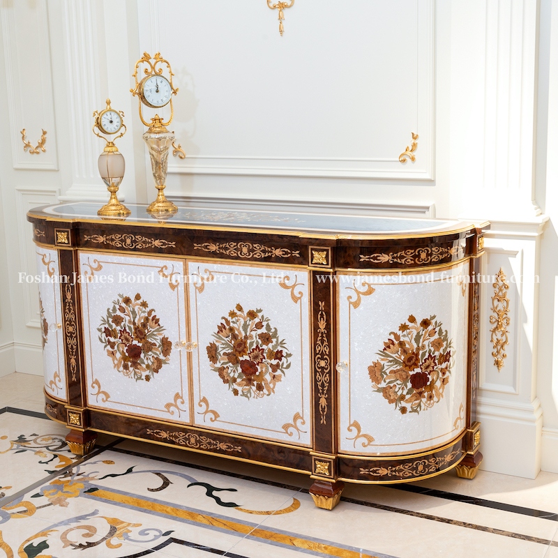 Buffet classique pour la maison de James Bond Furniture 1
