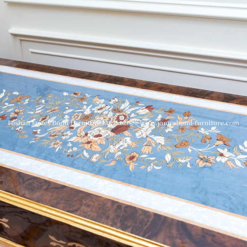 Buffet classique pour la maison de James Bond Furniture 3