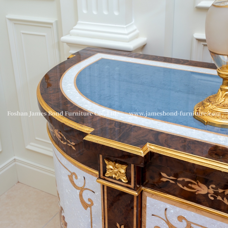 Buffet classique pour la maison de James Bond Furniture 4