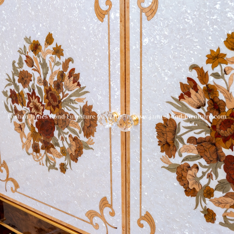 Buffet classique pour la maison de James Bond Furniture 5