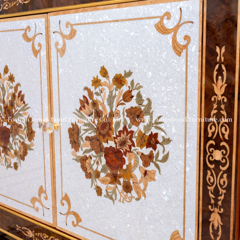 Buffet classique pour la maison de James Bond Furniture 6