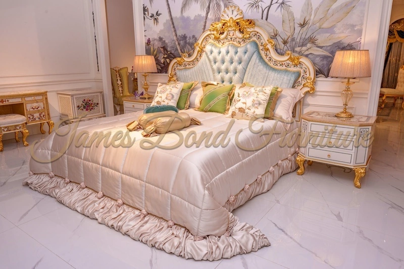 Раскошны класічны ложак - мэбля Джэймса Бонда 1