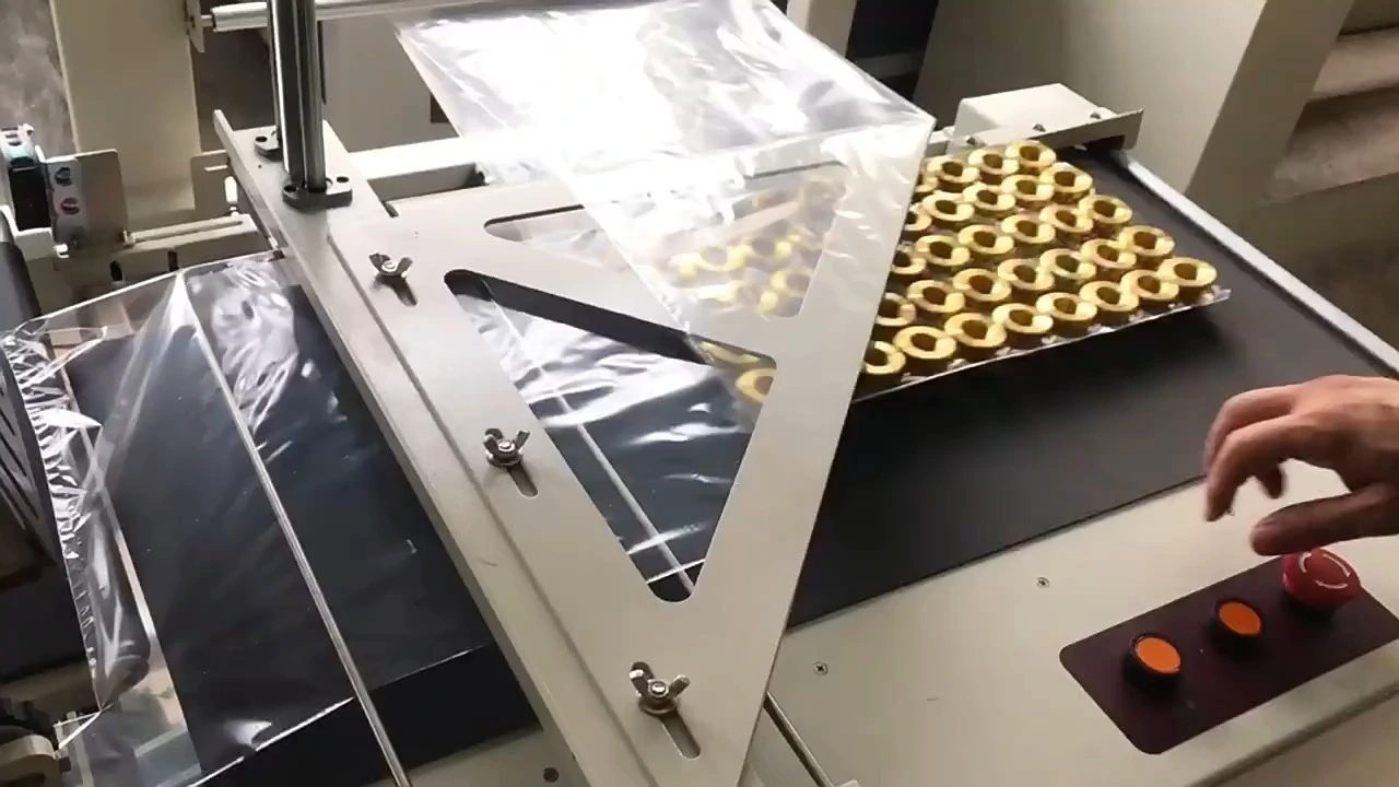 Automatic Bottles Thermal Shrink Wrapping Packaging Machine Food Box Water Bottle PE Film Heat Shrink Tunnel Cutting Wrap Packing Machine 1