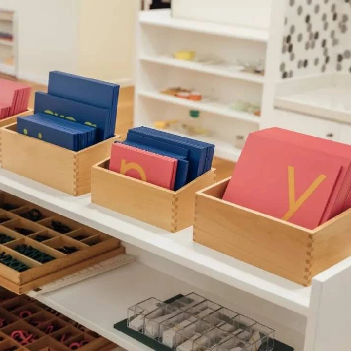 Giáo dục mầm non bằng gỗ Đồ chơi học ngôn ngữ Bảng chữ cái giấy nhám Montessori 2