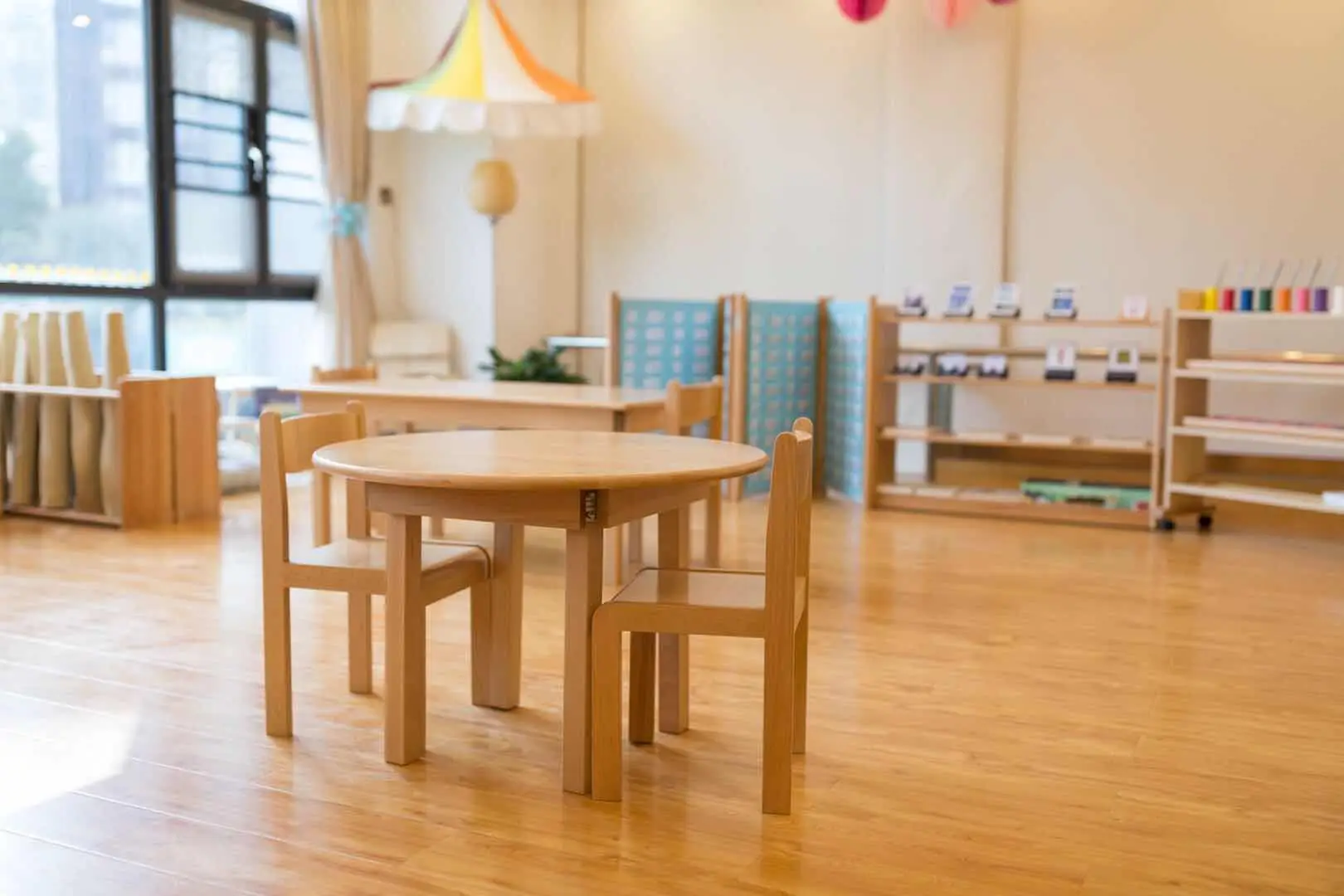 Bộ Đồ Chơi Ghế Cao Bằng Gỗ Sồi Montessori Cho Bé Mẫu Giáo 4