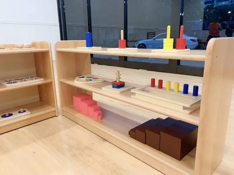 Nội Thất Trường Mầm Non Montessori Bằng Gỗ: Kệ Đồ Chơi Gỗ Sồi Chất Lượng Cao 5