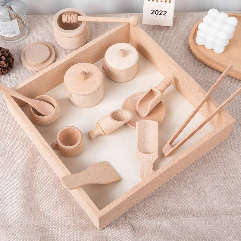 Đồ chơi nhà bếp DIY bằng gỗ Montessori với dụng cụ thùng cảm giác 4