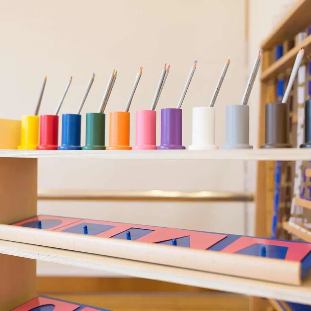 Bộ đồ chơi kim loại Montessori cho việc học ngôn ngữ của trẻ 3