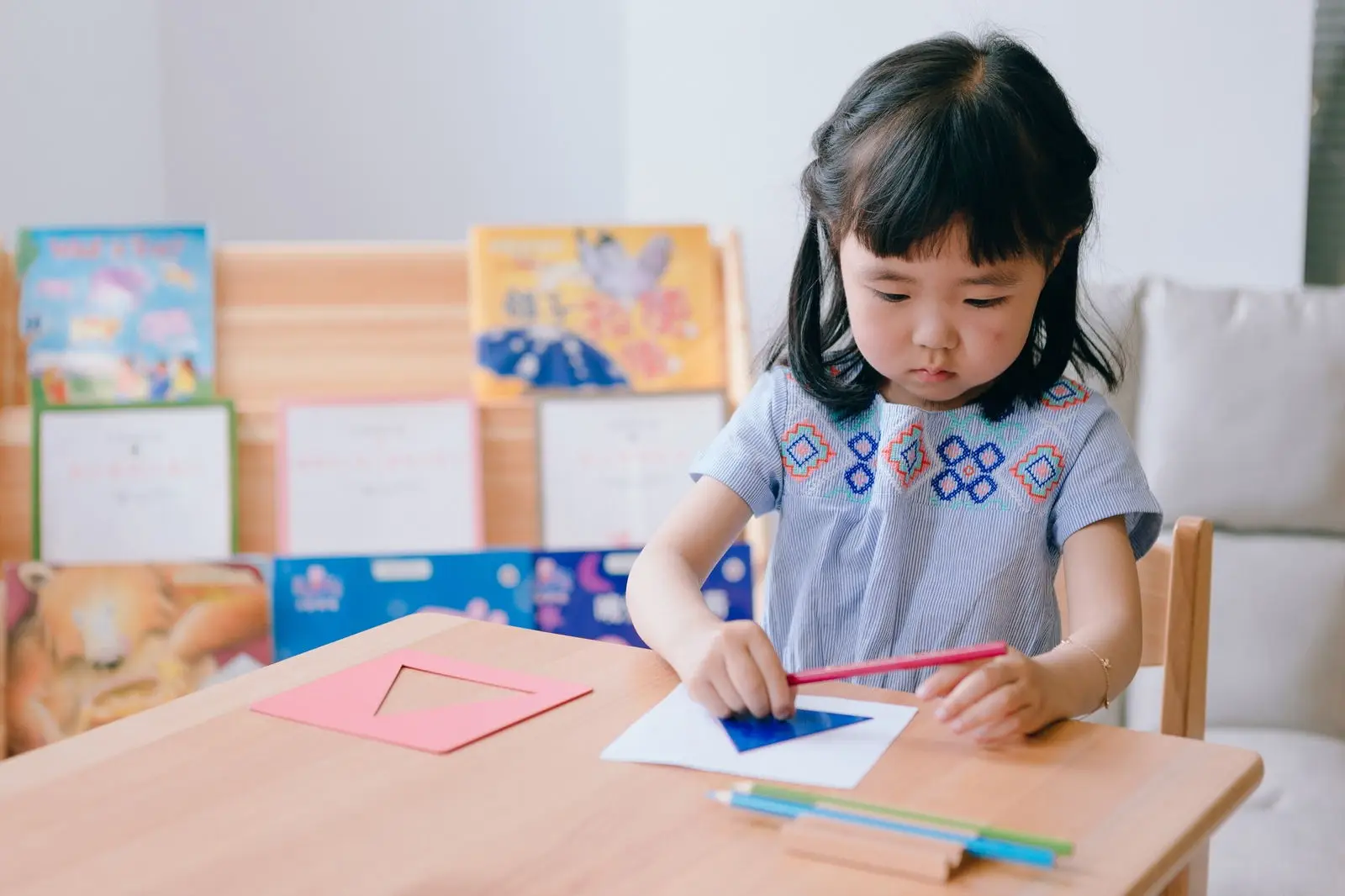 Bộ đồ chơi kim loại Montessori cho việc học ngôn ngữ của trẻ 7