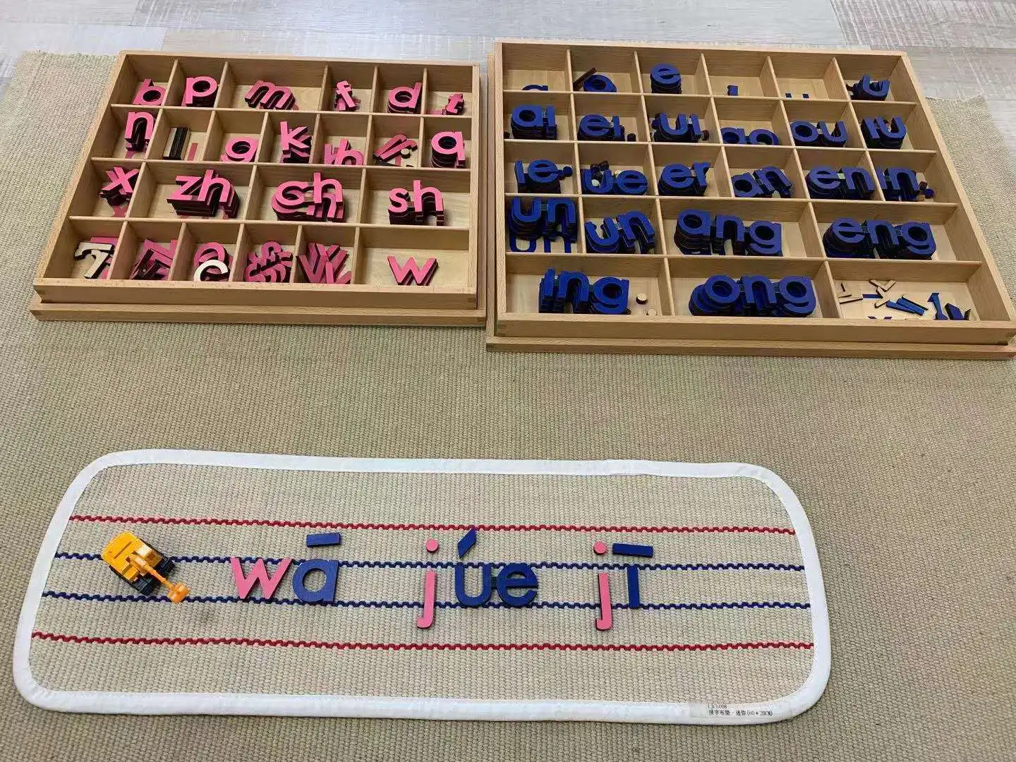 Giáo cụ Ngôn ngữ Montessori - Thảm giáo dục cho bé 5