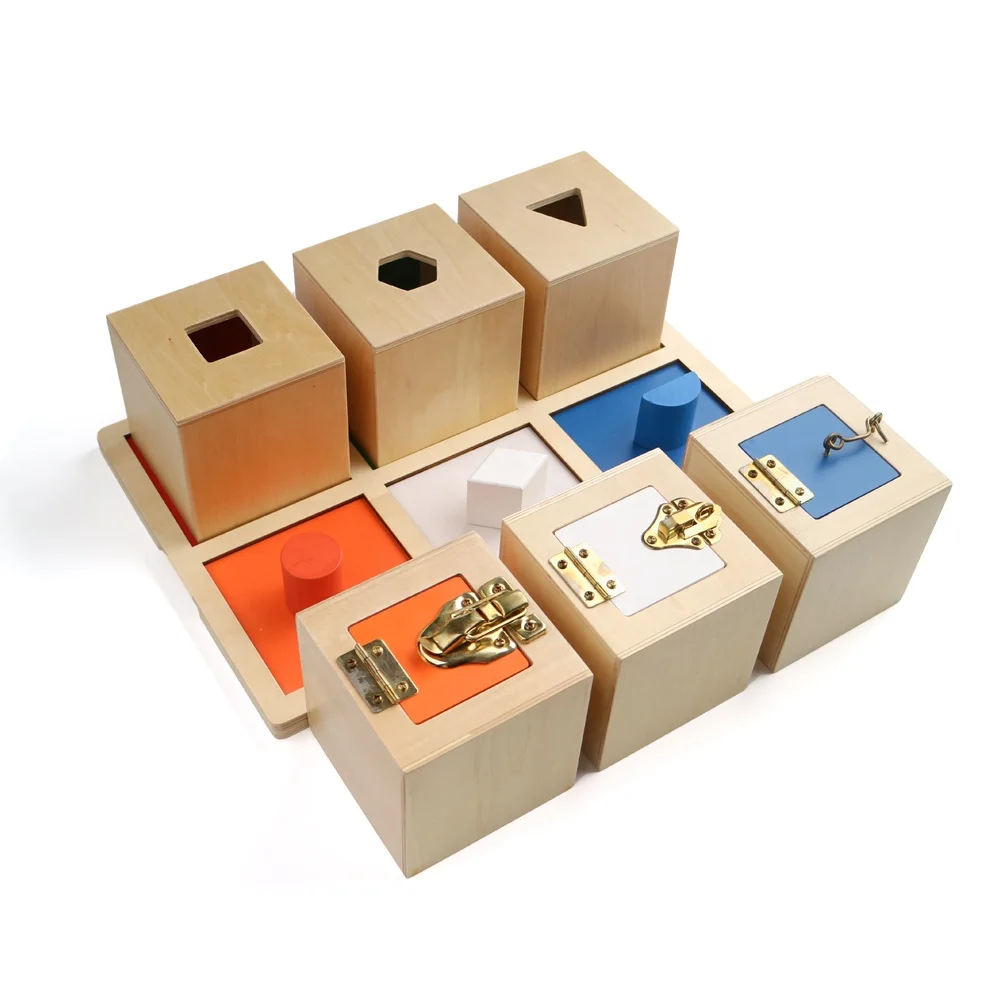 Caja con cerradura Montessori con diferentes puertas y objetos para niños 4