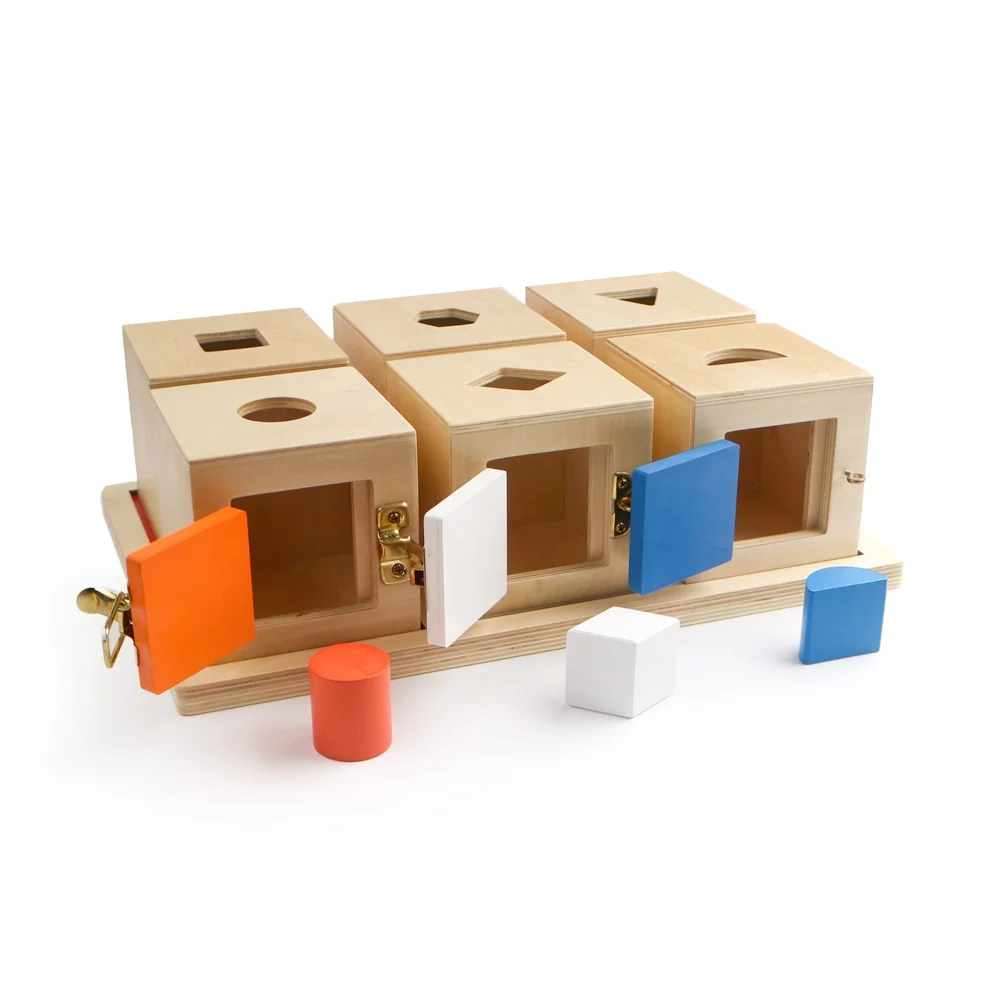 Caja con cerradura Montessori con diferentes puertas y objetos para niños 6