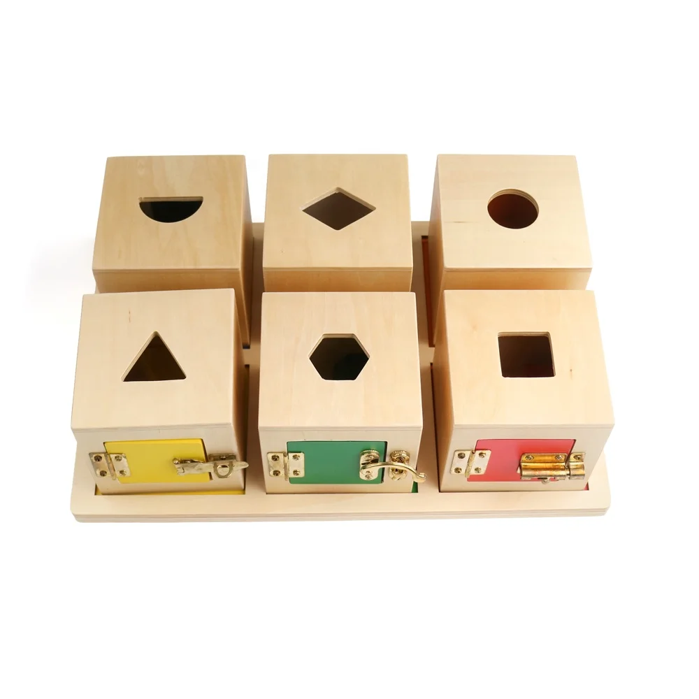 Caja con cerradura Montessori con diferentes puertas y objetos para niños 5