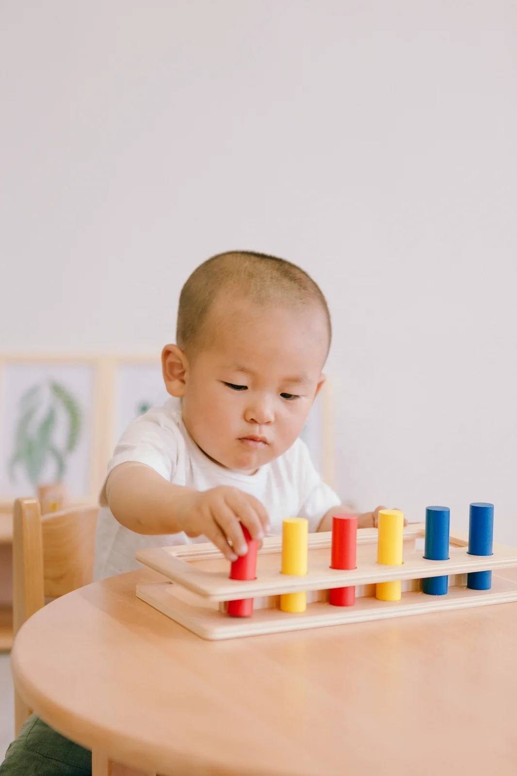 Caja de clavijas Imbucare para niños pequeños Montessori - Juguetes de aprendizaje de madera para niños 4
