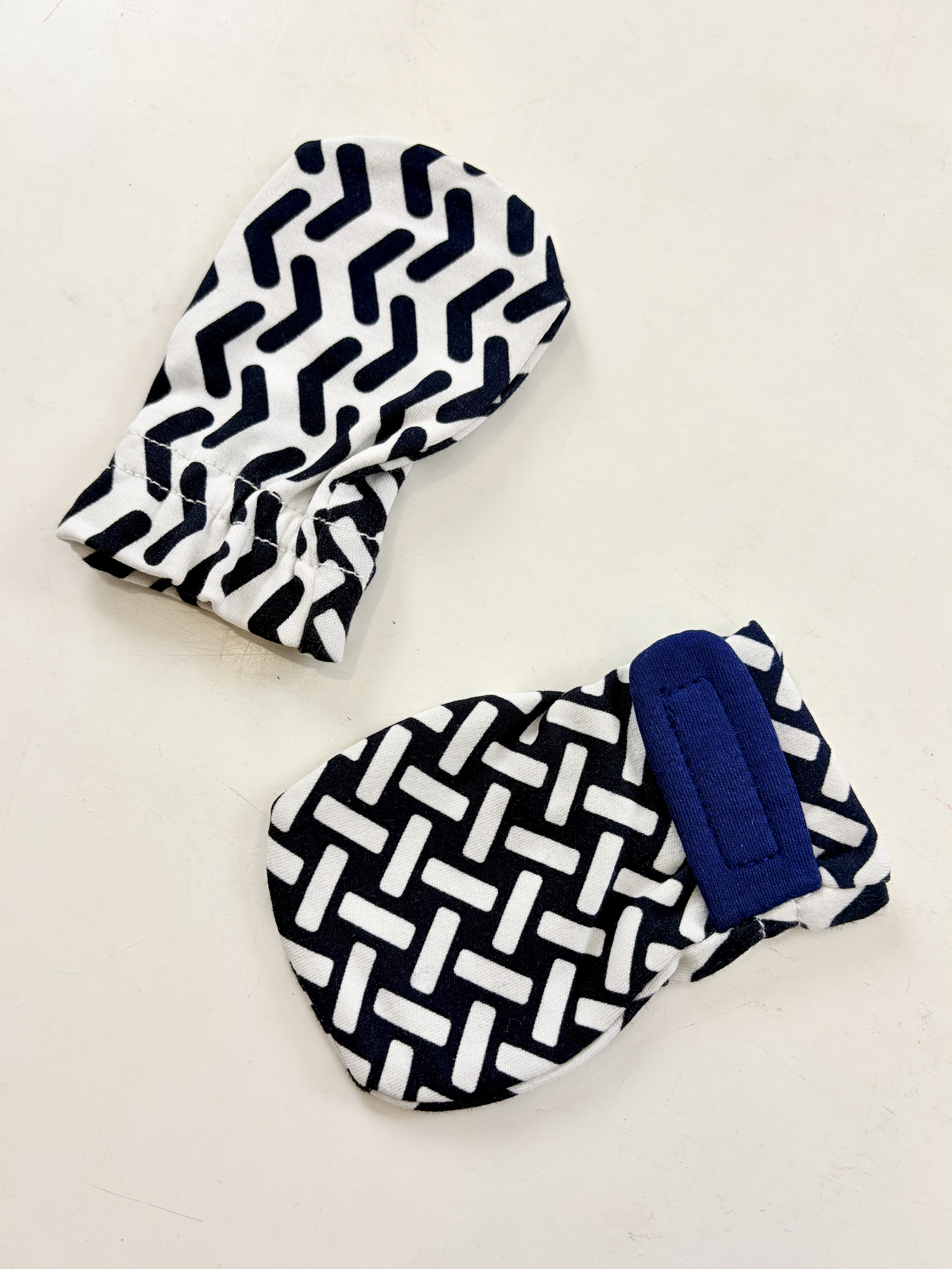 Montessori Baby Black & White Visual Training Mittens, Anti-Scratch Gloves for 0-12 Months, Safe for Chewing 4