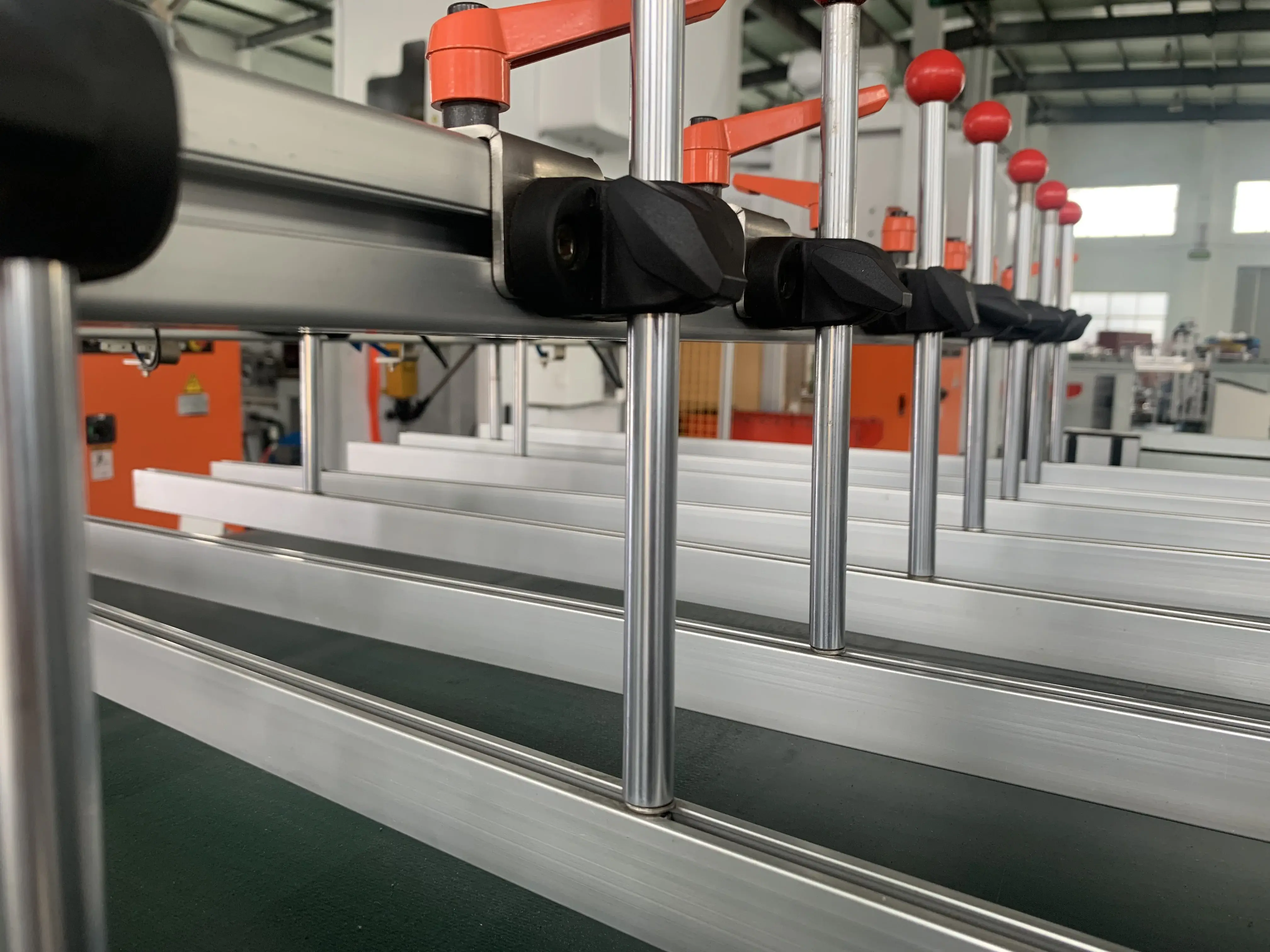 Foil Container Making Machine LIKEE by LIKEE 5