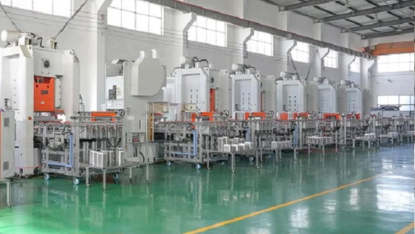 Máquina para fabricar contenedores de papel de aluminio LK-T63, motores Siemens, neumático desechable de alta velocidad y eficiencia 3