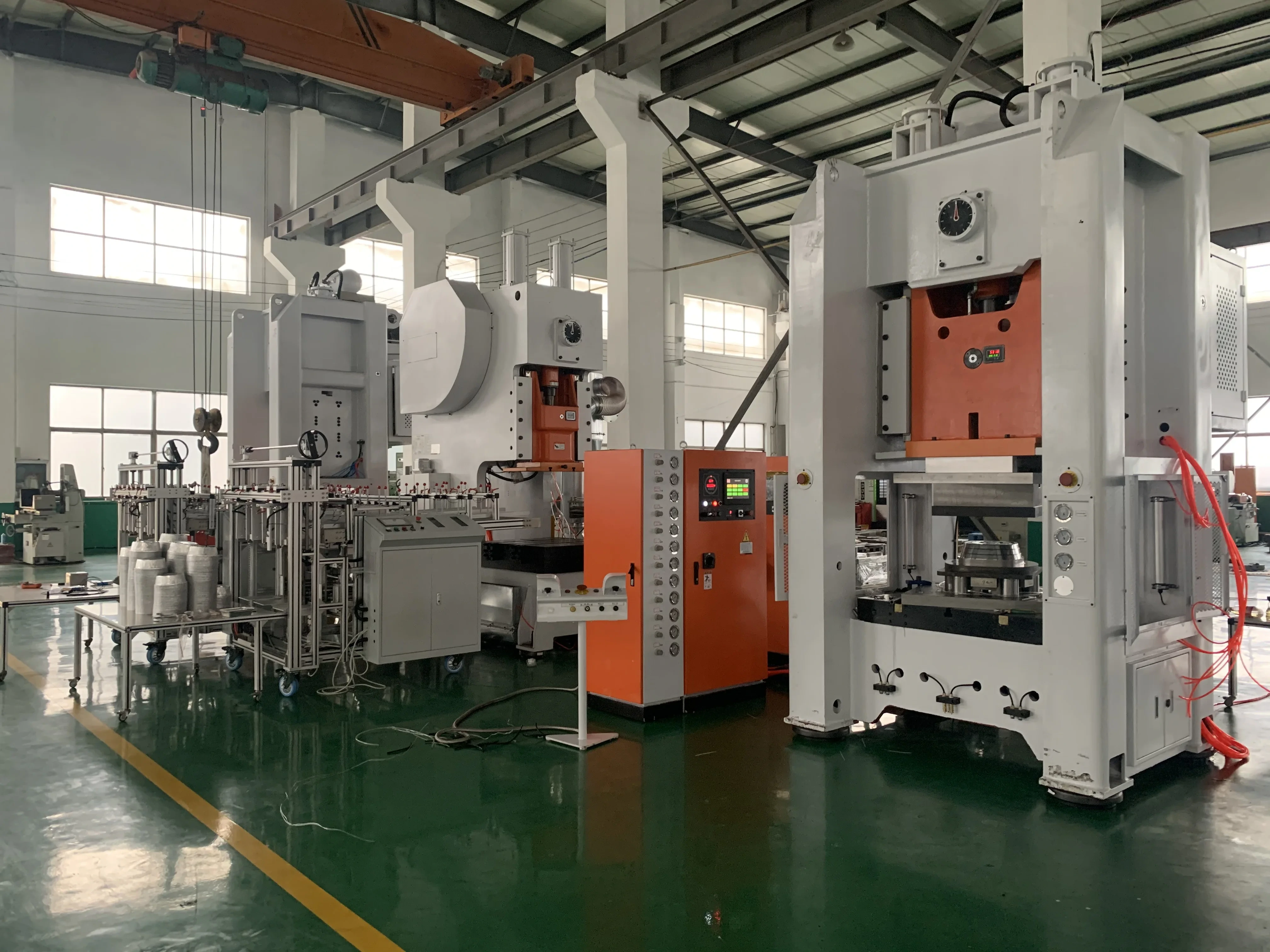 Disposable Pneumatic Aluminum Foil Container Machine Latest Model H-type Siemens Motors High Efficiency And High Speed 1