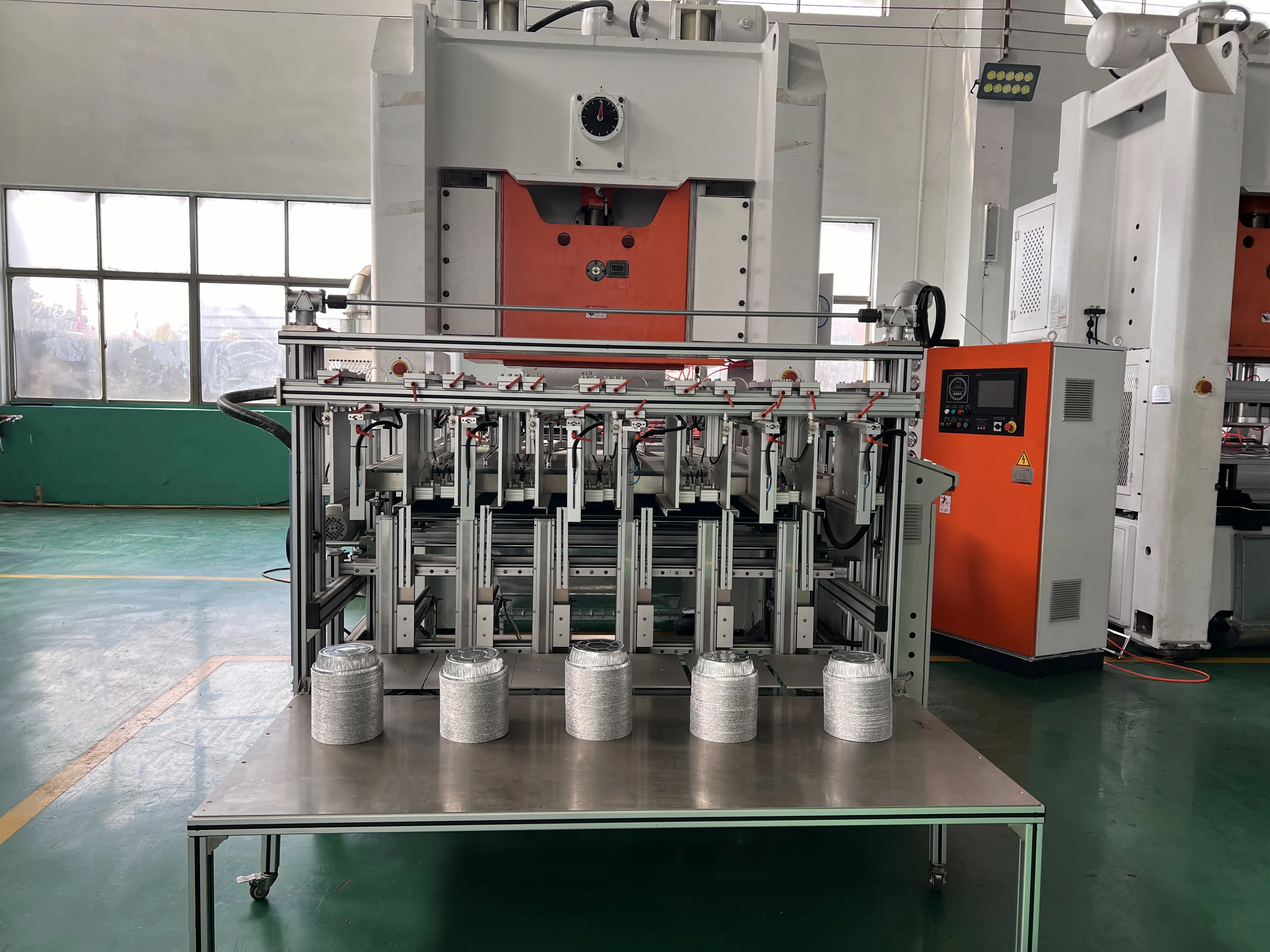 Recipiente de alimento de alumínio automático do ISO 26KW do motor de SIEMENS que faz a máquina Mitsubishi PLC 4-5 cavidades 2
