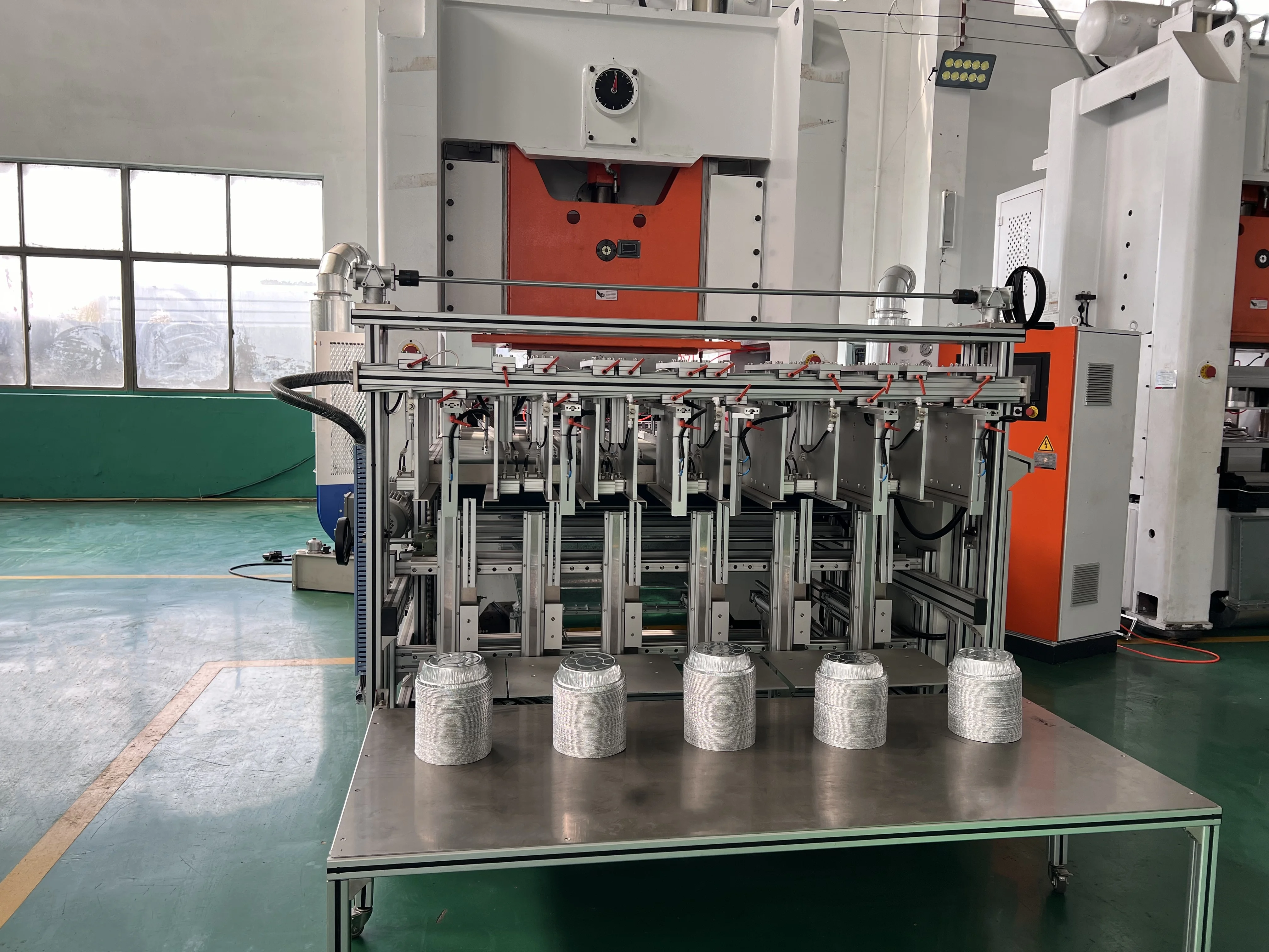 Máquina automática de fabricación de contenedores de papel de aluminio de excelente calidad, motor Siemens altamente productivo 2
