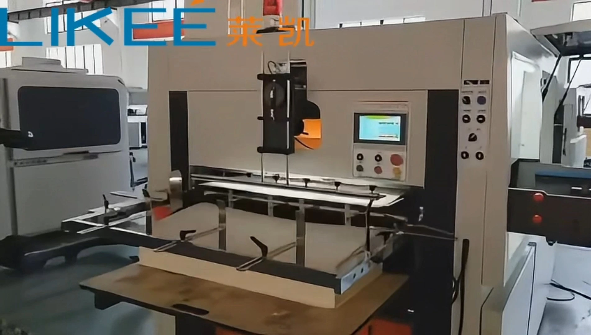 Máquina troqueladora automática de papel de aluminio LKD 970, cortadora de papel de alta precisión, 100-180 veces/min 1