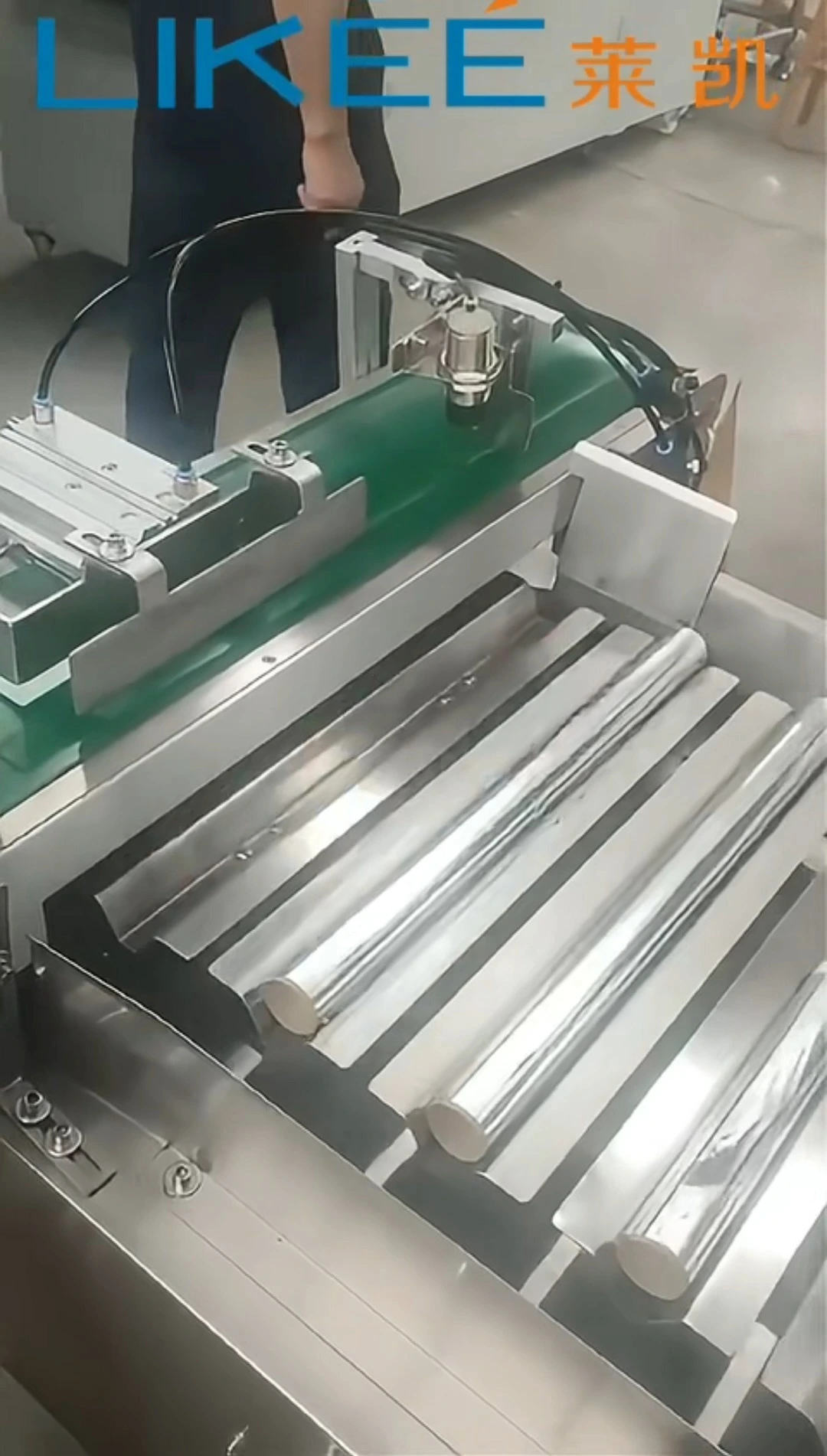 LK-C500 Aluminum Foil Small Roll Packing Machine Easy Taking and Using for Aluminum Foil Production Line 1