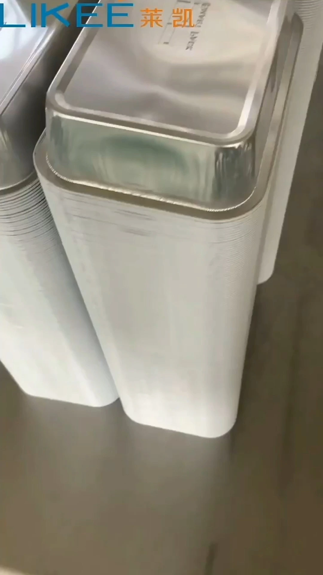 Mur lisse un sur quatre conteneurs de papier d'aluminium rendant la conception adaptée aux besoins du client par moule de poinçon de machine acceptable 1