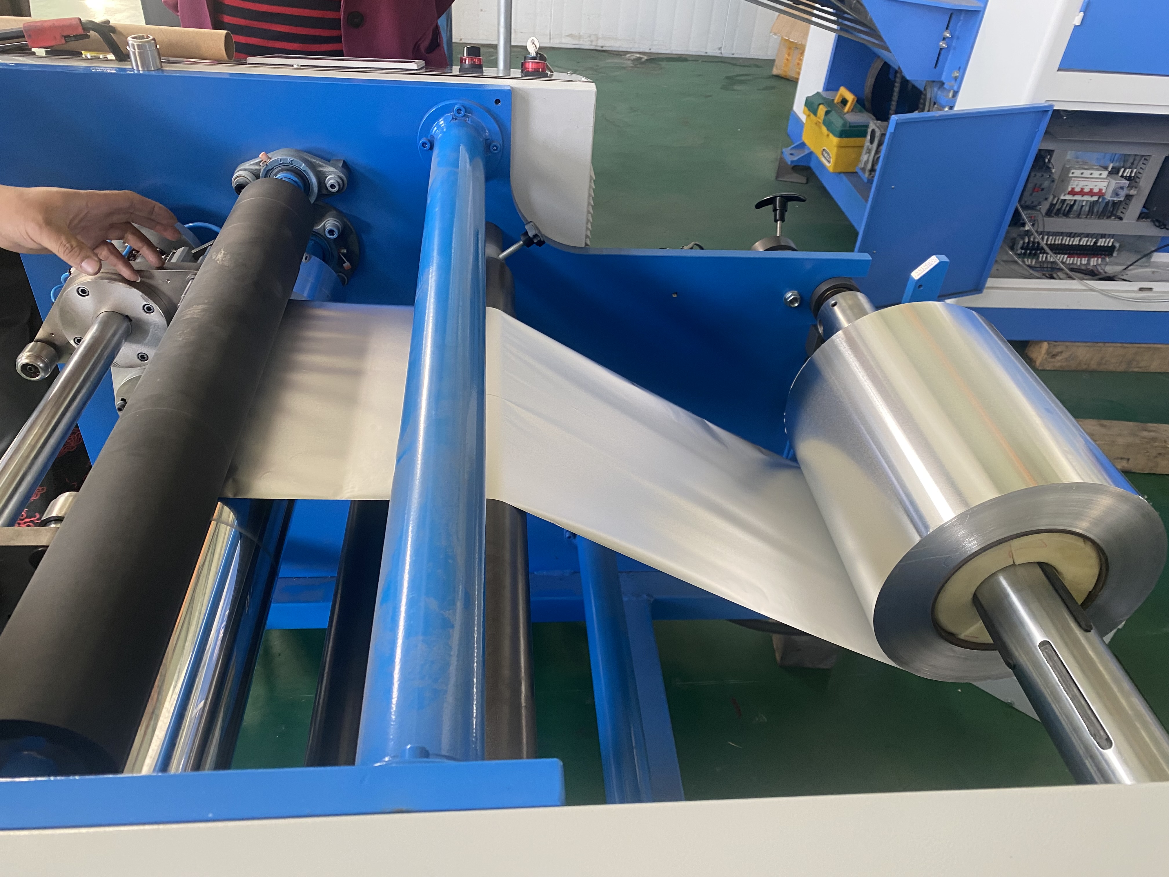 Semi-Automatic Aluminium Foil Rewinding Machine (2 Shafts Type) for Foil & Baking Paper 5