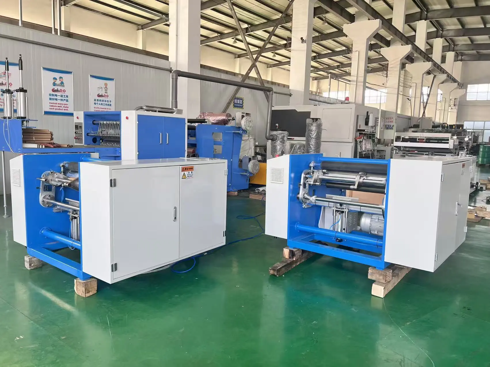 آلة لفّ لفائف رقائق الألومنيوم شبه الأوتوماتيكية LKSR-450 - تشغيل عالي السرعة 450 مترًا في الدقيقة 1