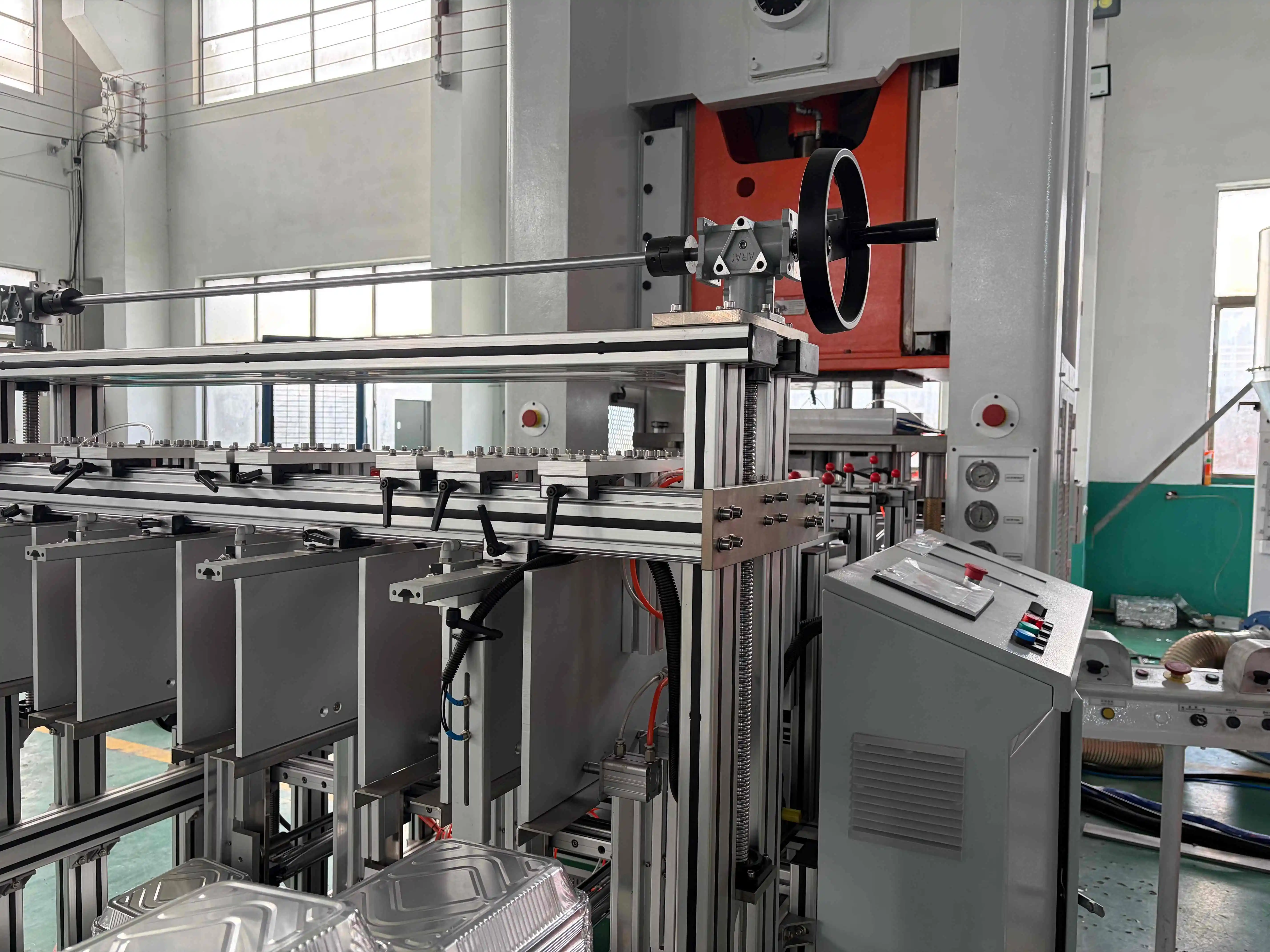 LK-T80 Barbekü Dış Mekan Alüminyum Folyo Gıda Kabı Makinesi Toptan Üretim Sayım Hattı 1