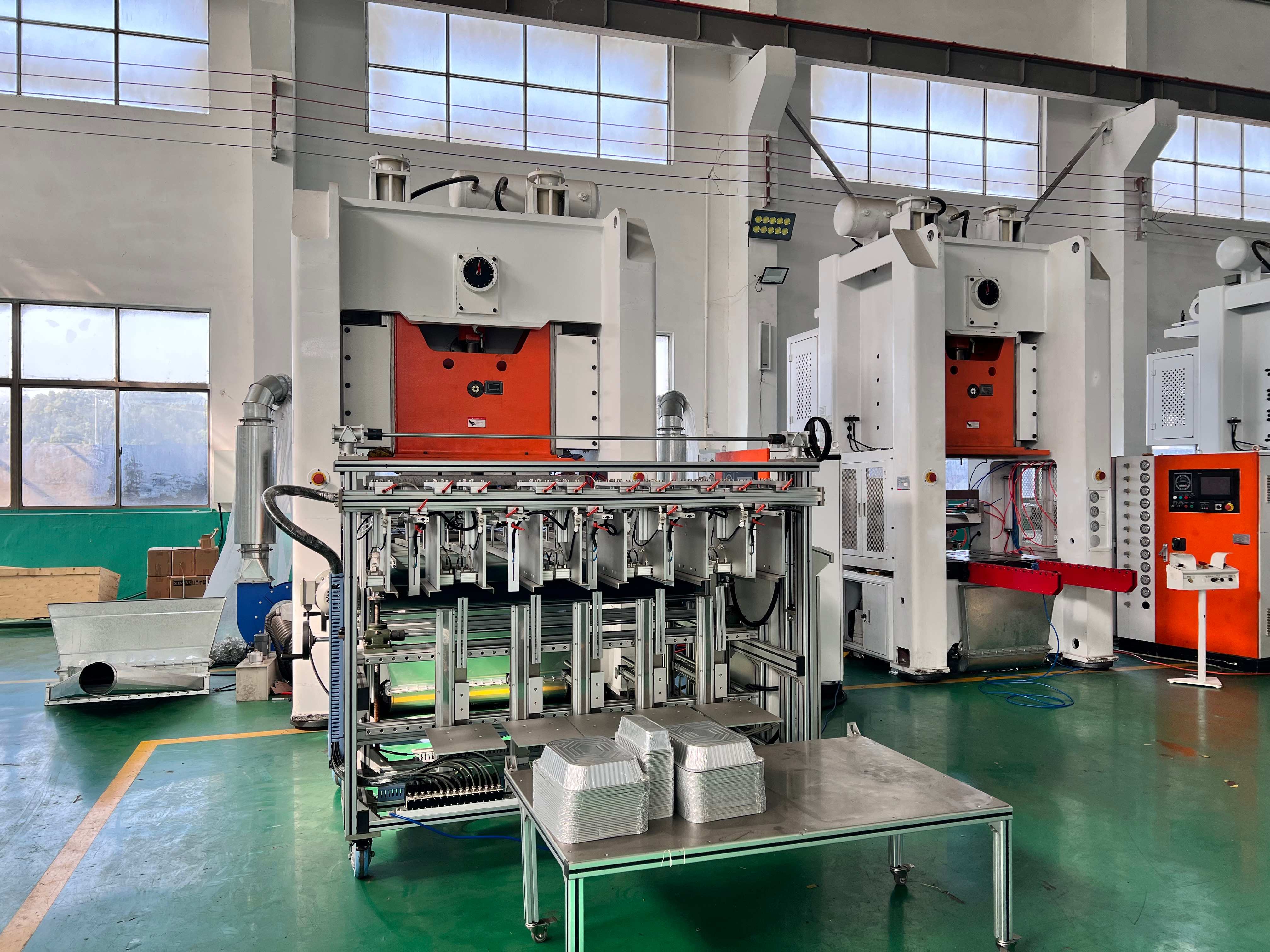 Conteneur de papier d'aluminium faisant la machine