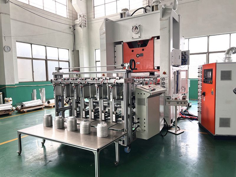 Machine automatique de fabrication de barquettes en aluminium à 3 cavités LK-T130 3